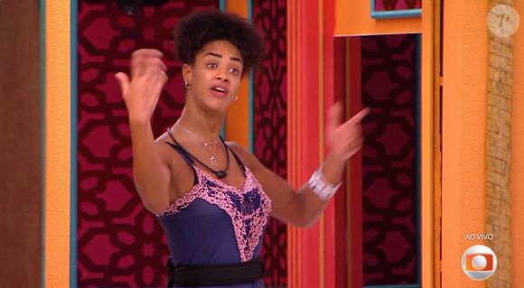 Depois do desfecho do Big Fone, Aline bateu boca com Renata e Eva ao vivo após risadas das sisters