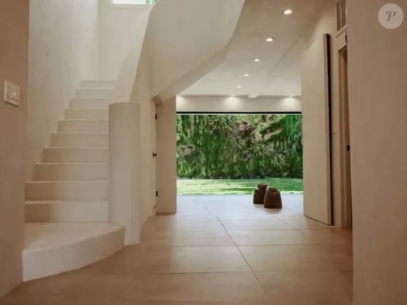 A mansão de Shawn Mendes tem 5 quartos e 6 banheiros