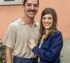 Ronaldo (João Vitor Silva) e Camila (Caroline Dallarosa) na novela Garota do Momento