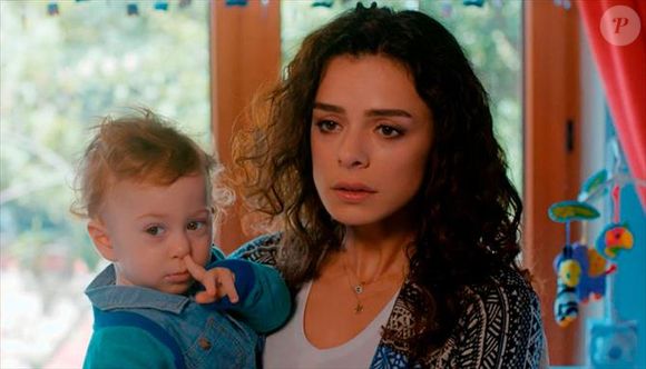 Zeynep (Özge Özpirinçci) é uma jovem determinada que, após ser abandonada pelo namorado nos Estados Unidos e tornar-se mãe solteira, decide retornar à Turquia com seu filho recém-nascido.