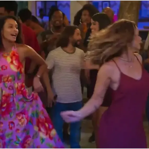 Novela ‘Vale Tudo’: Paolla Oliveira fez aulas com um professor de dança para ‘desaprender’ a sambar em uma recente cena