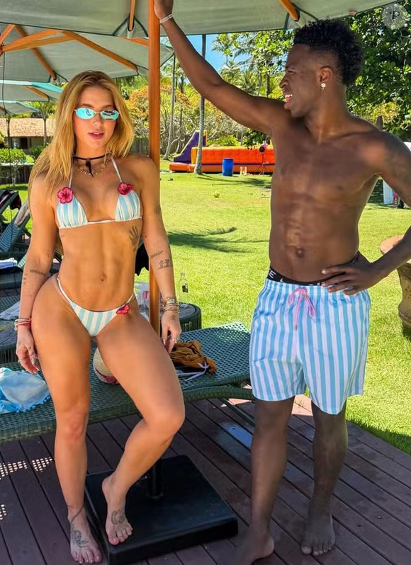 Virgínia Fonseca combina biquíni com roupa de banho de Vini Jr. no Nordeste