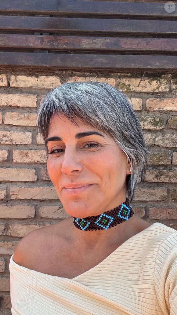 Cabelo grisalho de Gloria Pires: atriz é adepta de receitas fáceis para manter fios saudáveis