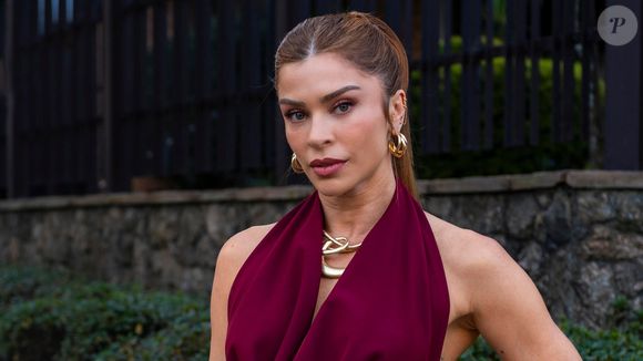 Arminda (Grazi Massafera) passa um ar de superioridade na novela Três Graças