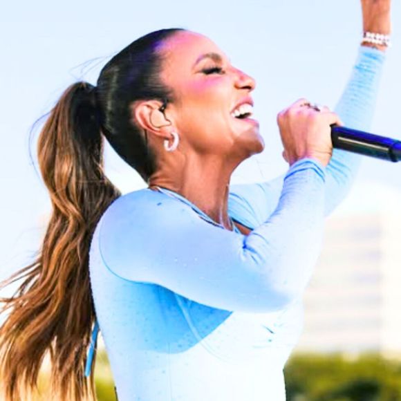 Ivete Sangalo reagiu com 'amém' à foto do ex-marido Daniel Cady com as filhas no Réveillon