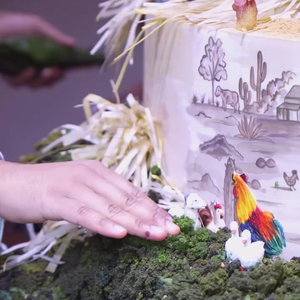 Aniversário de José Leonardo: o bolo parece até de brinquedo, mas é todo comestível