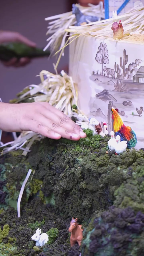 Aniversário de José Leonardo: o bolo parece até de brinquedo, mas é todo comestível