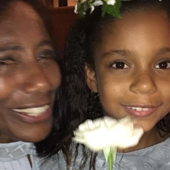 Filha de Gloria Maria surgiu em foto de criança com a mãe famosa ao lembrar os 2 anos da morte da jornalista da Globo