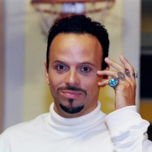 Ex de Carla Marins, Marcos Breda passou por seis cirurgias entre maio de 2022 a novembro de 2023 após grave acidente de moto (ator em foto na época de 'Malhação')