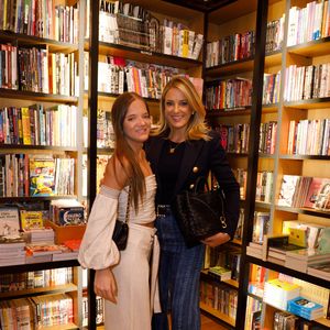 Look de Rafaella Justus ficou completo com uma calça de cintura alta e ampla modelagem, trazendo um look comfy, porém romântico e elegante