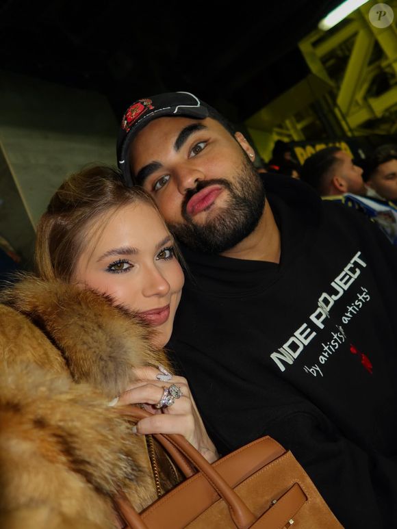 Virgínia foi ao jogo acompanhada dos amigos Lucas Guedez e Duda Freire