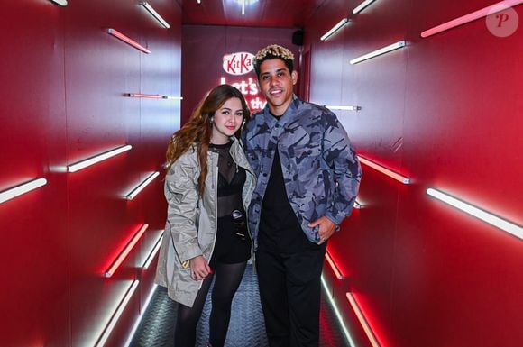 Klara Castanho curtiu o 3º dia do Rock in Rio com o namorado, Cauê Campos