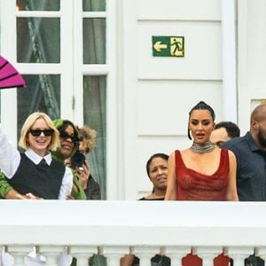Kim Kardashian  está no Brasil para promover a série Tudo É Justo, produção do Disney+ que tem Naomi Watts, Sarah Paulson e Niecy Nash no elenco