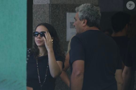 O pai da atriz, Luciano Souza, acompanhou a filha durante toda a cerimônia