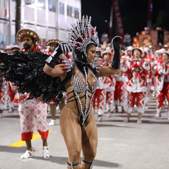 ‘Sou o espírito do cangaço, a proteção da Furiosa’, contou Viviane Araújo sobre sua fantasia - Foto: Brazilnews/Agnews