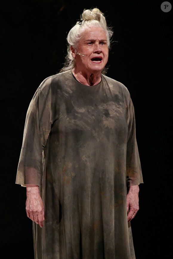 Vera Holtz negocia com a Globo sua participação na novela 'Avenida Brasil 2', prevista para janeiro de 2027