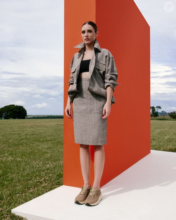 Rosto da campanha de Inverno da Arezzo, Isabelle Drummond aposta em versatilidade e informação de moda