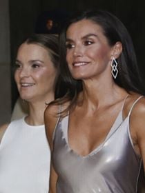 Fazer musculação a partir dos 50 anos é ótimo, mas essa postura de yoga é super eficaz para ganhar massa muscular nos braços e combater a flacidez