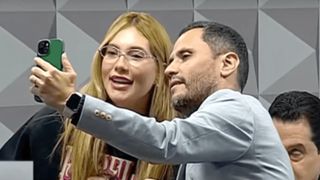 ‘Não era o momento’: senador Cleitinho pede desculpas após tietar Virginia Fonseca na CPI das Bets e explica pedido de vídeo