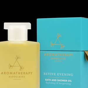 O óleo de banho usado por Lady Di para ter mais confiança era o Revive Evening Bath & Shower Oil