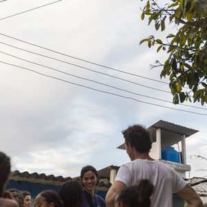 A comemoração do aniversário de Bruna Marquezine ganhou um significado especial com uma visita à Casa Amarela Providência. Durante a ação, a atriz participou de atividades com as crianças da instituição e recebeu uma emocionante declaração pública de amor de Shawn Mendes nas redes sociais