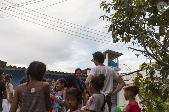 A comemoração do aniversário de Bruna Marquezine ganhou um significado especial com uma visita à Casa Amarela Providência. Durante a ação, a atriz participou de atividades com as crianças da instituição e recebeu uma emocionante declaração pública de amor de Shawn Mendes nas redes sociais