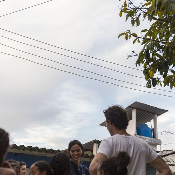 A comemoração do aniversário de Bruna Marquezine ganhou um significado especial com uma visita à Casa Amarela Providência. Durante a ação, a atriz participou de atividades com as crianças da instituição e recebeu uma emocionante declaração pública de amor de Shawn Mendes nas redes sociais