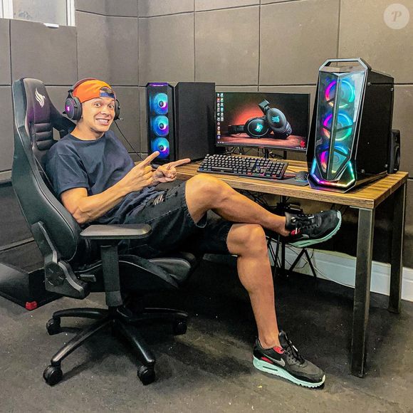 Apaixonado por futebol, Cocielo já impressionava com sua panturrilha super definida