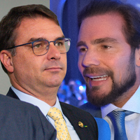 Quase R$ 135 milhões: a fortuna que Daniel Vorcaro negociou com Flávio Bolsonaro para filme sobre Jair Messias, 'Dark Horse'; pré-candidato à Presidência e banqueiro preso se chamavam de 'irmão'