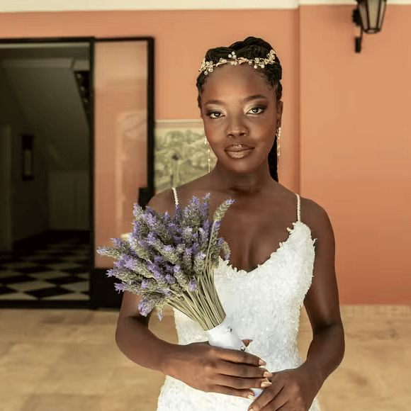 Clara Moneke, como Leona de 'Dona de Mim', também já apareceu usando tranças