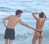 Casal vive romance à distância e aproveita encontros no Brasil sempre que possível