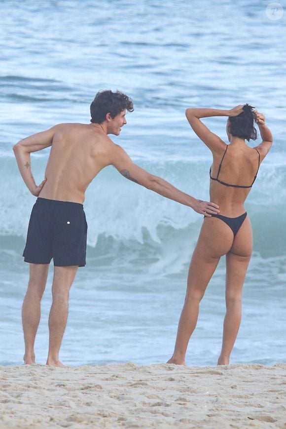 Casal vive romance à distância e aproveita encontros no Brasil sempre que possível