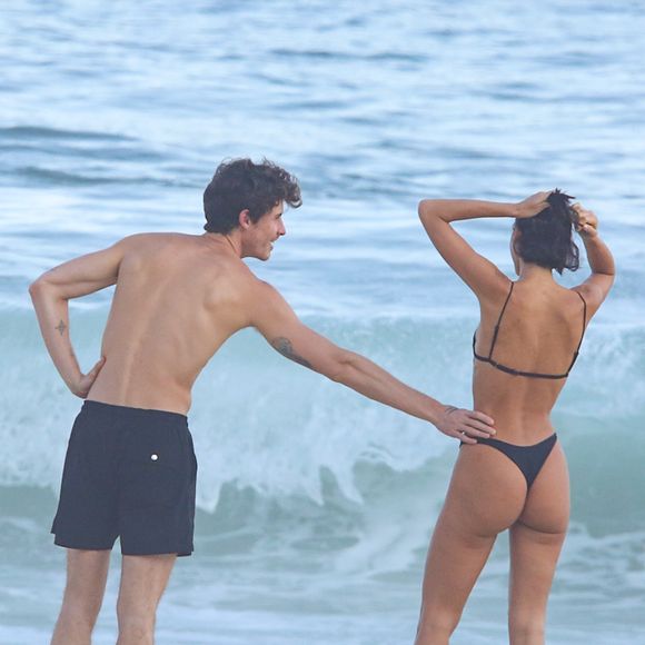 Casal vive romance à distância e aproveita encontros no Brasil sempre que possível