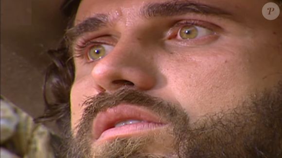 Tomé (Eriberto Leão) morreu em Cabocla, deixando Tina (Maria Flor) grávida