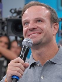 Avô de Rubens Barrichello teve papel fundamental no futuro do piloto com 'passarinho' de presente aos 6 anos. Entenda!