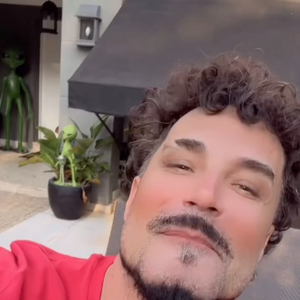 Para muitos, Latino ficou irreconhecível com a harmonização, o que rendeu piadas e mensagens de alerta ao cantor