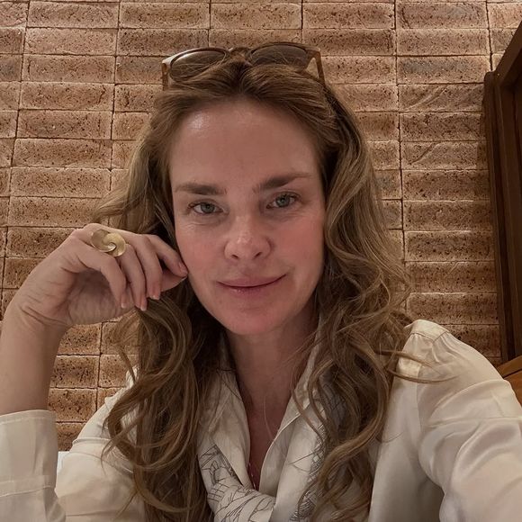 A atriz e modelo Letícia Birkheuer, conhecida por novelas como ‘Belíssima’, está envolvida em uma crise familiar com o filho de 14 anos