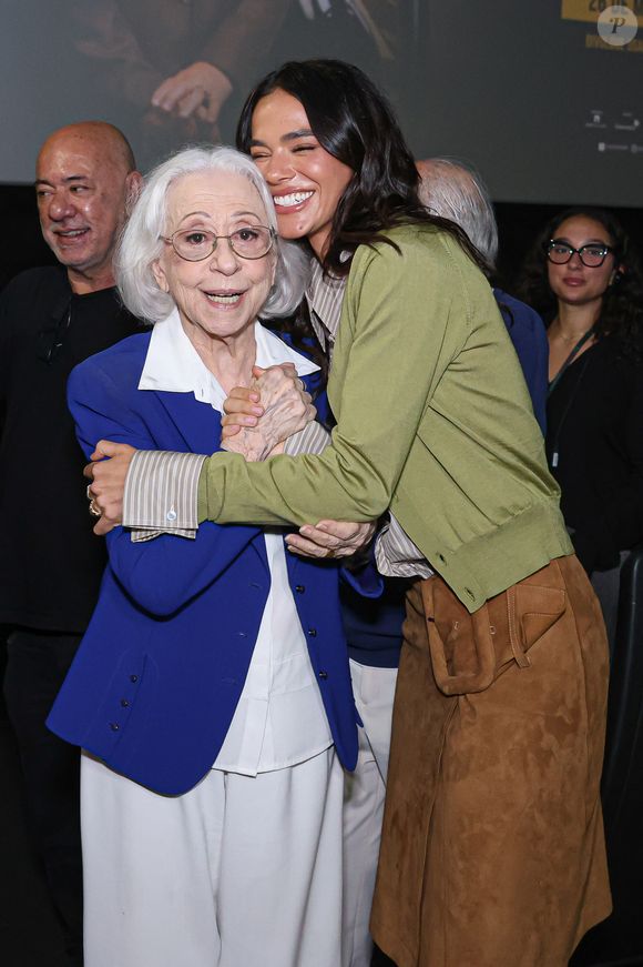 Bruna Marquezine recebe elogios de Fernanda Montenegro