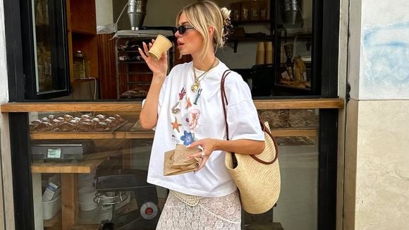 Os tênis Converse perfeitos para mulheres ricas: feitos de couro na cor Cloud Dancer, eles trazem a elegância de volta à moda