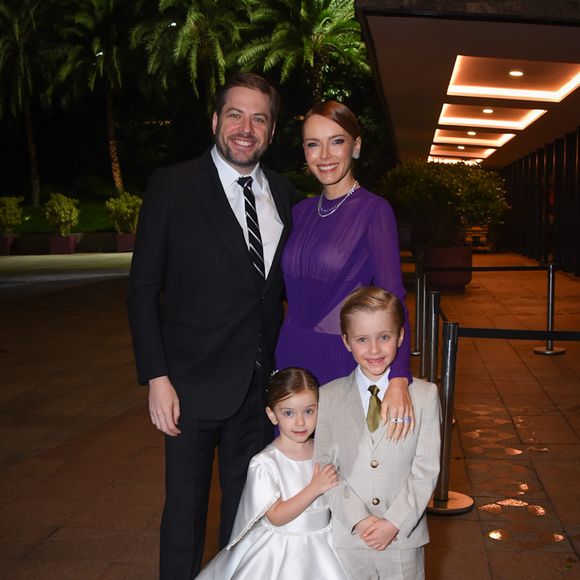 Filho de Roberto Justus, Ricardo, com a esposa, Fran, em festa de renovação de votos com Ana Paula Siebert