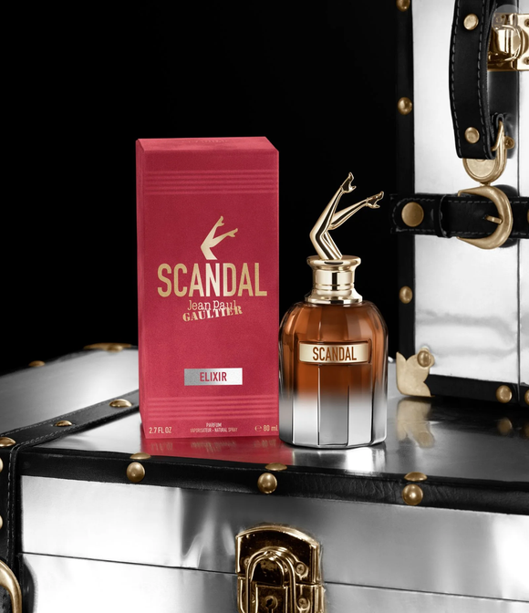 Baunilha, benjoim e flores exuberantes transformam o Scandal Elixir, de Jean Paul Gaultier, em uma fragrância poderosa para as noites frias