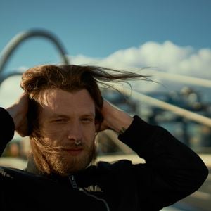 Vento forte deixa algumas pessoas mais irritadas? Entenda a relação entre clima, ansiedade, saúde mental e ventania com base em pesquisas e especialistas