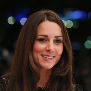 Mas ela decidiu mudar de novo e escureu os cabelos em dezembro de 2013 no luxuoso salão do hairstylist Rossano Ferretti, em Londres, um dos mais caros do país