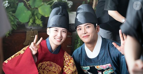 'O Rei de Porcelana': quando o príncipe herdeiro é assassinado, sua irmã gêmea é forçada a assumir seu lugar na corte