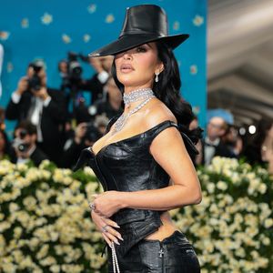 2025: esta é Kim Kardashian no MET Gala mais recente. Que antes e depois de tirar o fôlego!