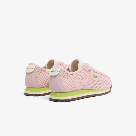 Entre os diferenciais do novo modelo da Lacoste estão a estampa em serigrafia com padrão diamante na língua, o tradicional crocodilo bordado na lateral e o confortável solado em borracha natural (gum)