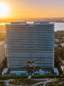 14º andar, 311m² com 3 quartos e vista para Baía de Biscayne: craque do Brasil em Copas, Kaká paga quase R$ 45 milhões por imóvel em Miami