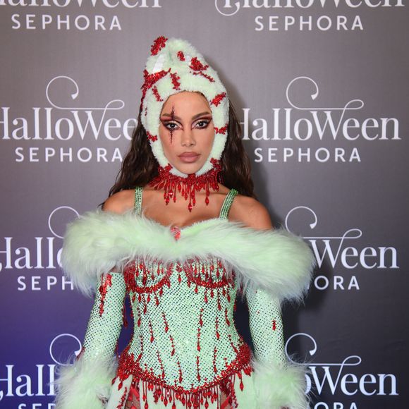 Anitta marcou presença na tradicional festa de Halloween da Sephora, realizada neste sábado (18)