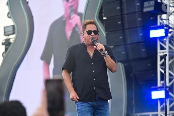 Outro recurso possível é o uso de preenchedores faciais ou os dois métodos combinados, indica o cirurgião plástico Dr. Carlos Tagliari