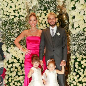 Virginia e seus familiares no casamento, nesta quinta-feira (13).